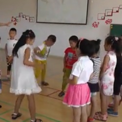 幼儿园体育《跳格子》学前教育公开课教学视频-梁丹妮